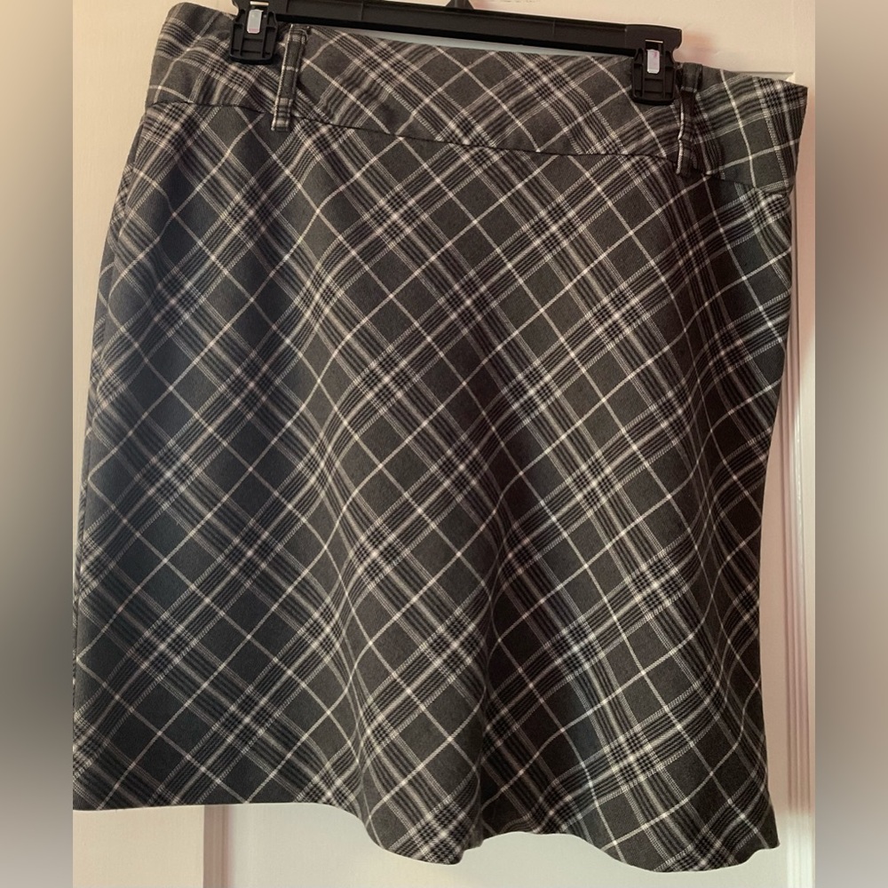 Maurices Black and Gray A-Line Knee-Length Skirt